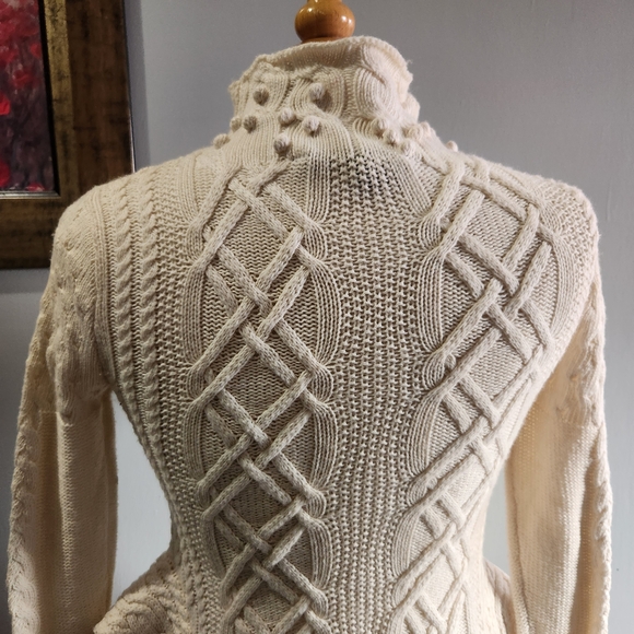 BCBG MAXAZRIA turtle neck white cable knit top - Picture 4 of 16